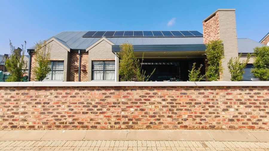 3 Bedroom Property for Sale in Van Der Hoff Park North West